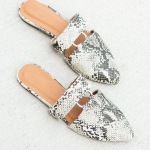 EUC Qupid Snakeskin Flats Size 7